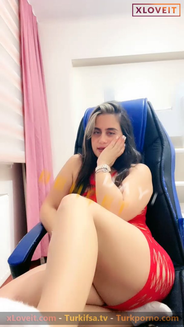 Ayşe Elbi ifşa Kırmızı sikiş elbisesiyle frikik verdi