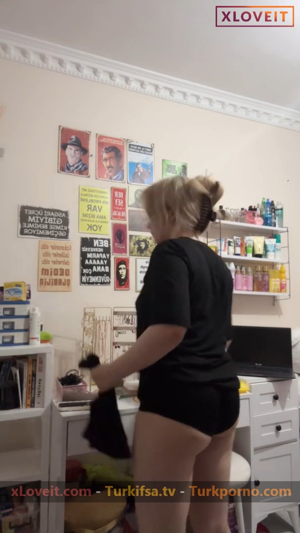 Ecrin Dilek Gökçe ifşa Dağınık odasında elbise aradı