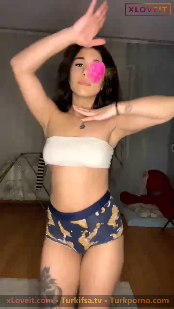 Sinem Batu ifşa Çıtır kız arap müziğinde çalkaladı